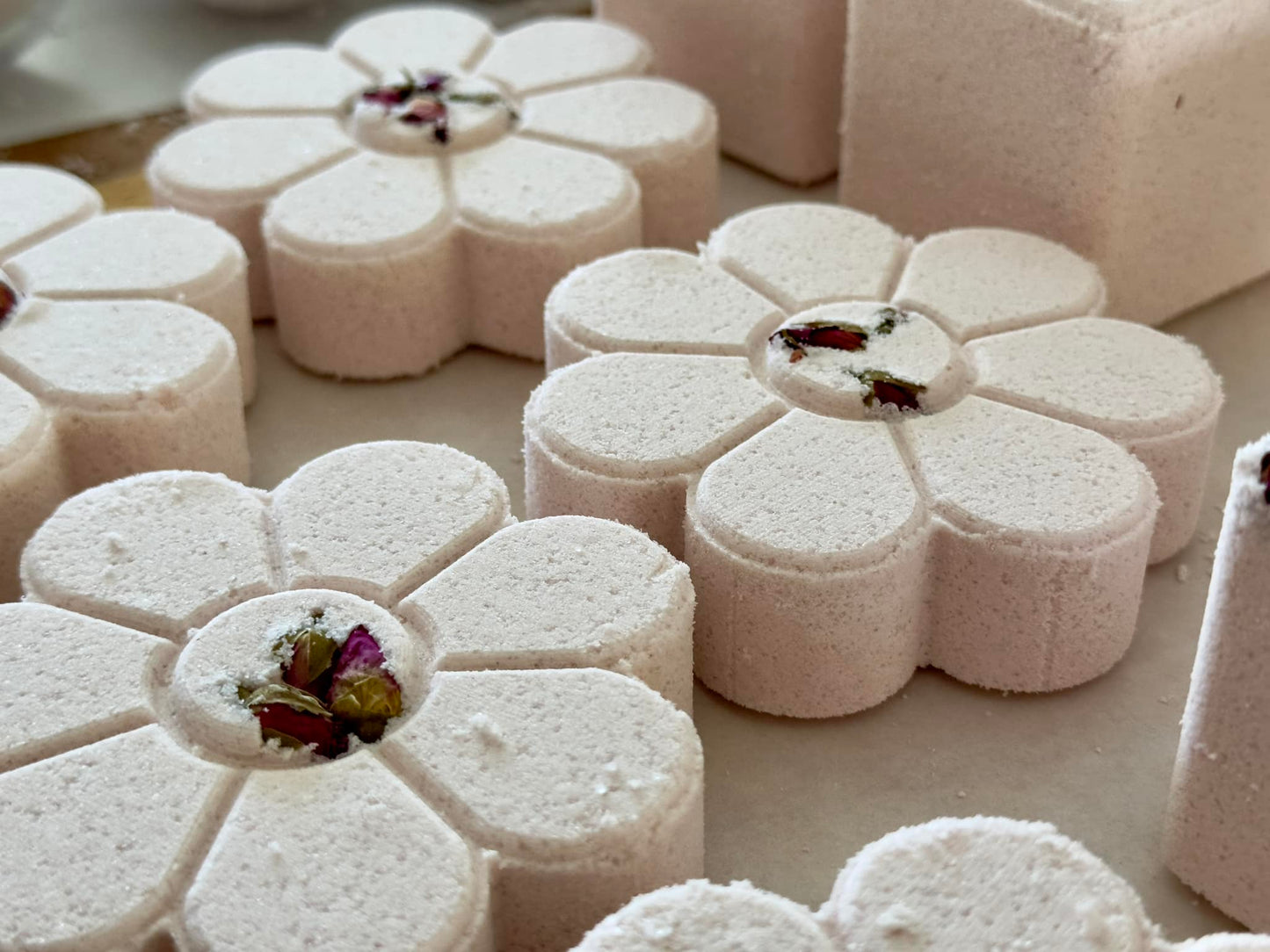 BATH BOMB - Rose Geranium Flower